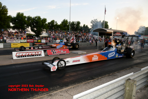Megan Meyer - 'Queen Bee' (near lane) vs 
Rachel Meyer - 'Rachel Meyer Racing'